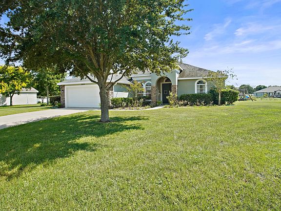 2nd image of 36819 Queen Bee Ln