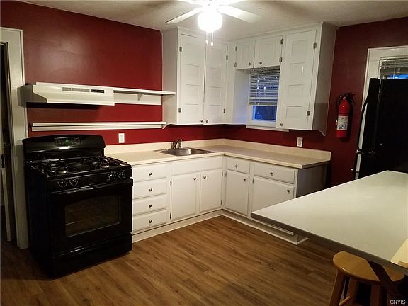 2nd image of 300 Plymouth Dr