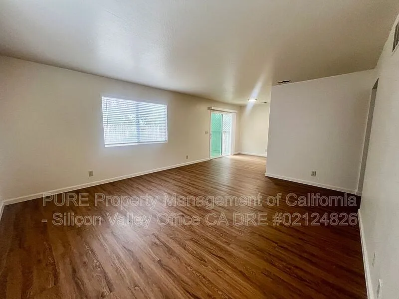 3 bed, 2.0 bath, 1326 sqft, $3,700 — Photo 4
