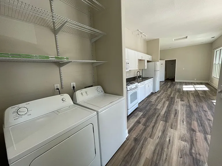 1401 E Street — Photo 7