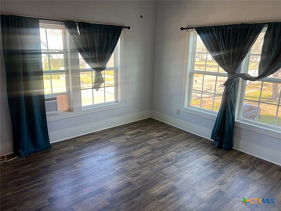 5th image of 404 Nelson St
