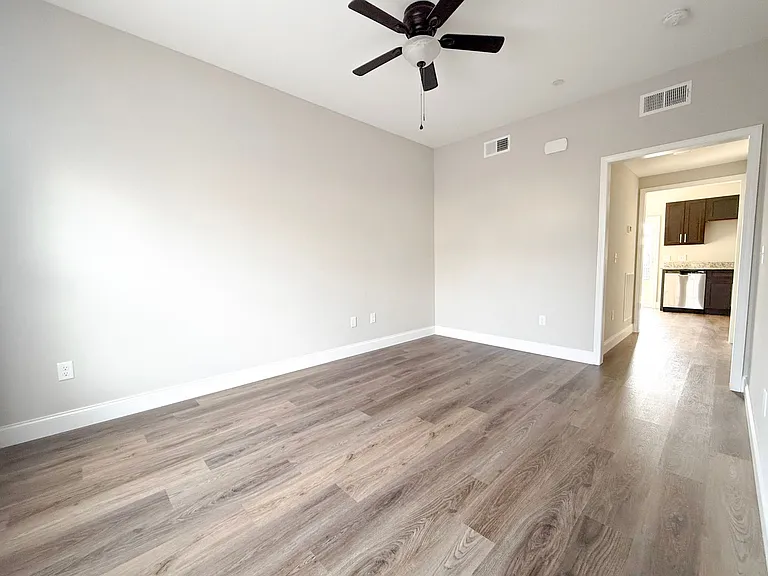 109 Westfield Ct — Photo 3
