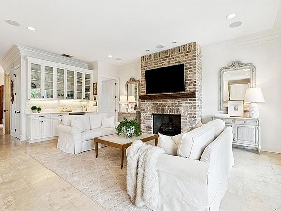 4th image of 241 Ridgeway Dr