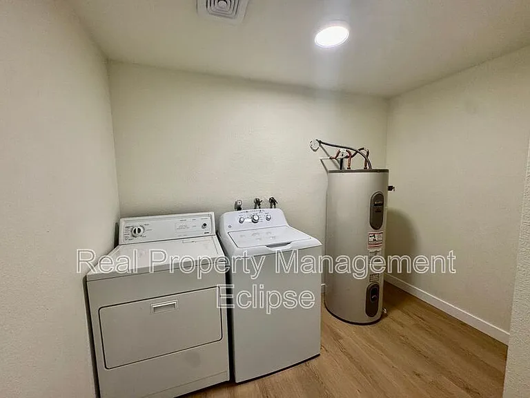 17319 Stone Ct N #B — Photo 12