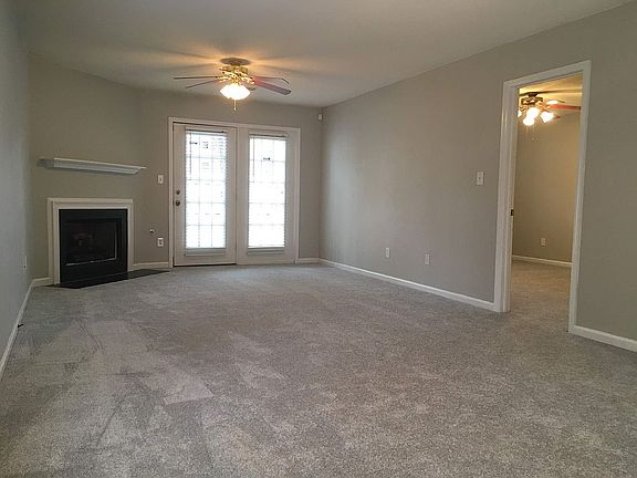Great Room w/ Gas Fireplace