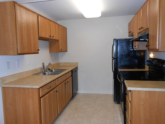 4th image of 16817 Larch Way Unit A103
