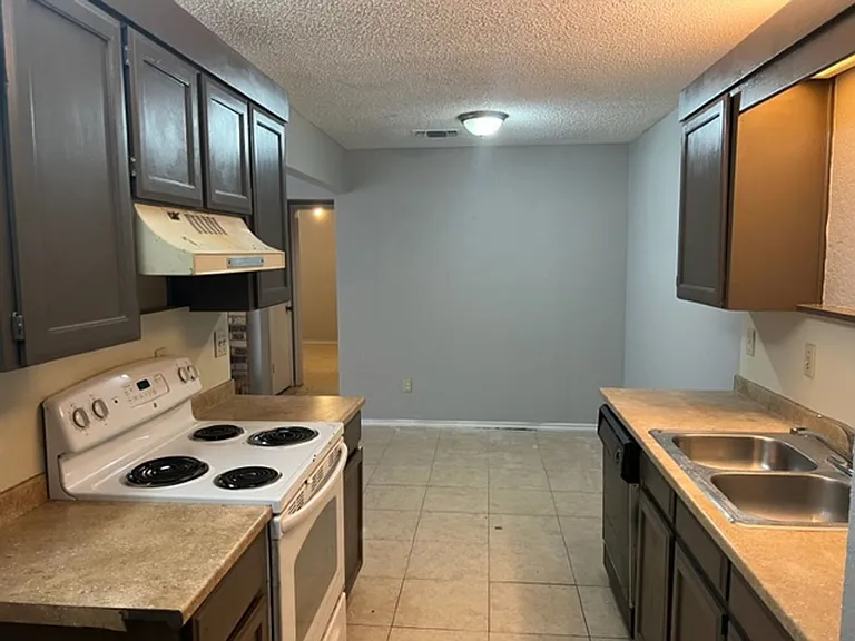 1712 San Rafael St — Photo 2