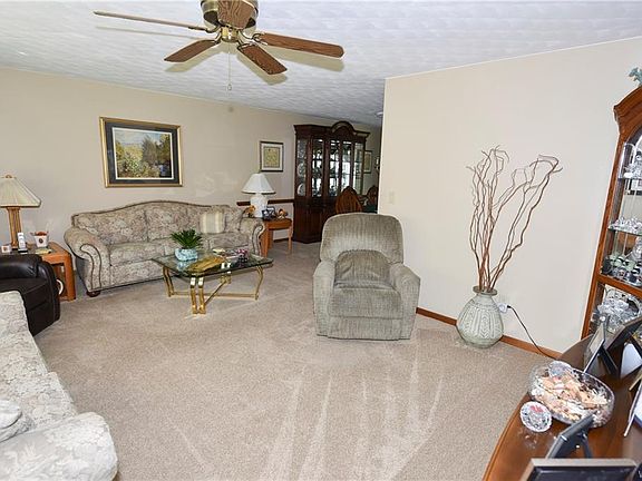 4th image of 125 Community Dr