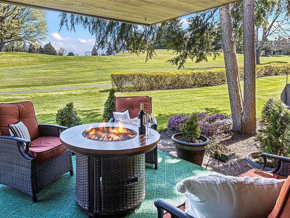 Step off the patio directly onto the first fairway. A great place to relax and watch live golf!