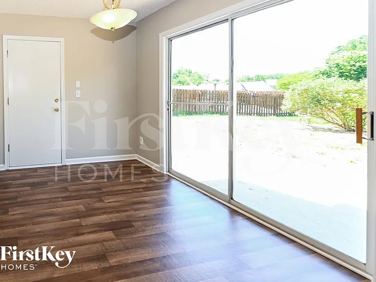 8121 Chatham Oaks Dr — Photo 5