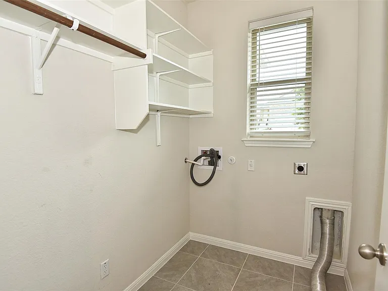 241 Serpens St — Photo 14