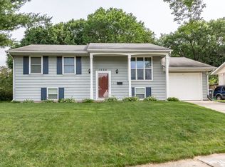 1524 Pawnee Dr NW, Cedar Rapids, IA 52405