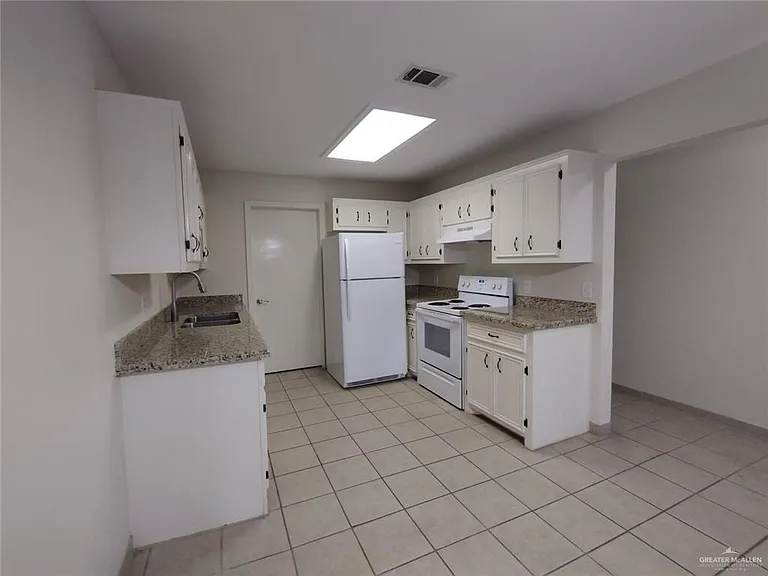416 E Tulip Ave #6 — Photo 5