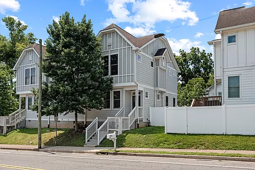 602 Douglas Ave Photo 1
