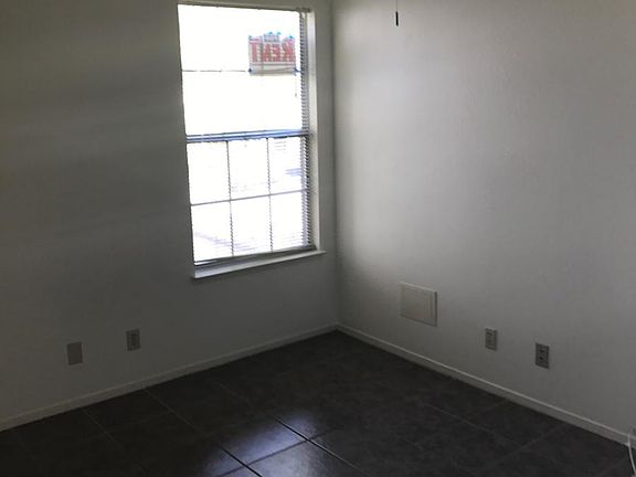 5th image of 558 Grimsby Ave