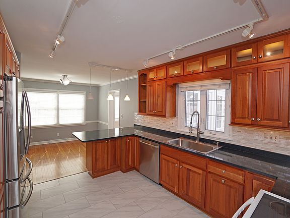 5th image of 722 S Dunton Ave