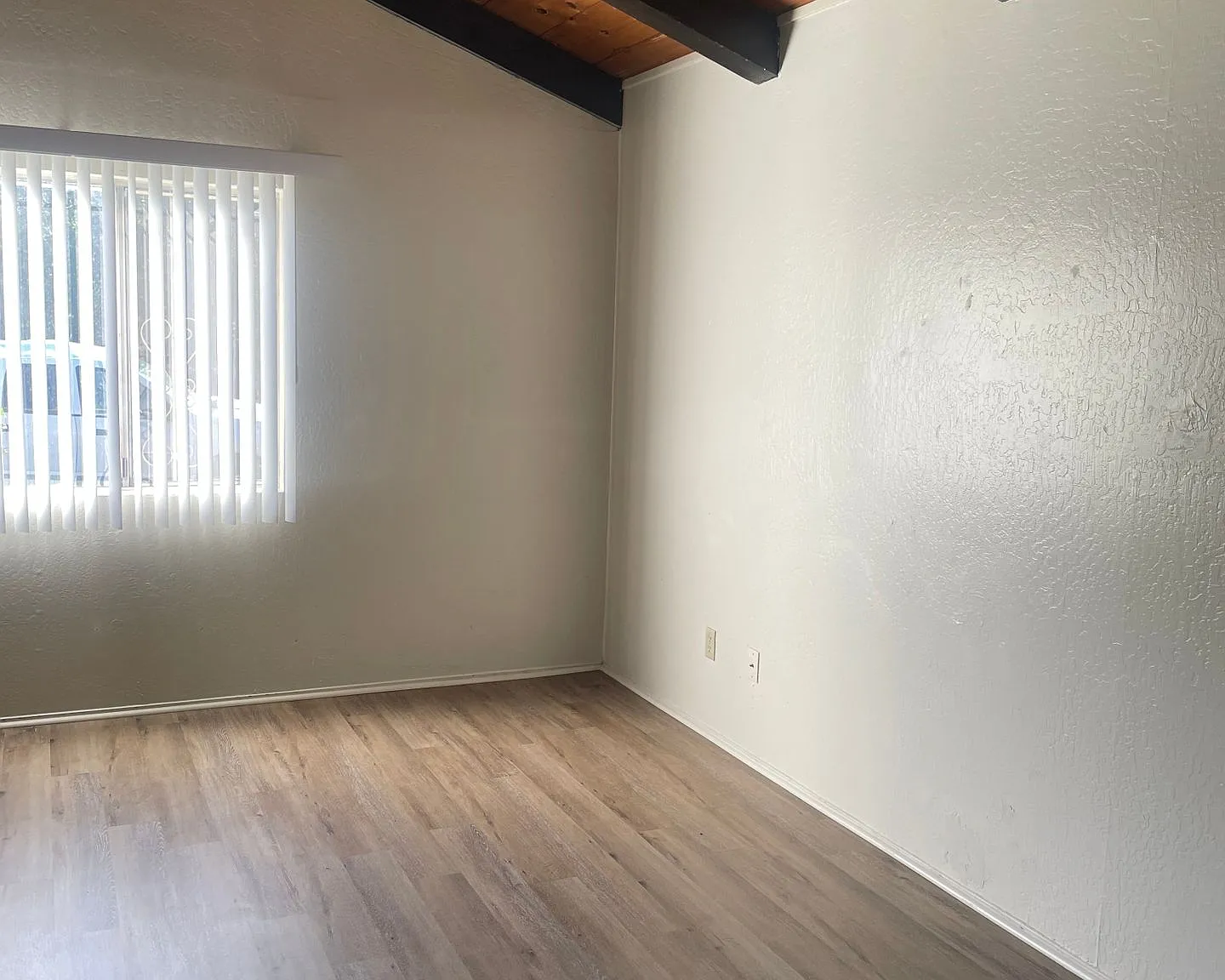 2040 Victor Avenue — Photo 3