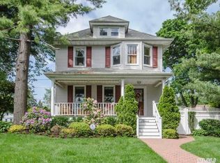 11 Maple Pl, Glen Head, NY 11545