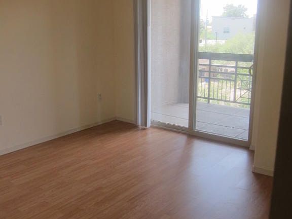 5th image of 420 W 1st St Unit 325