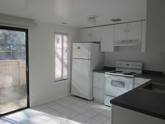 4th image of 9628 Brassie Way