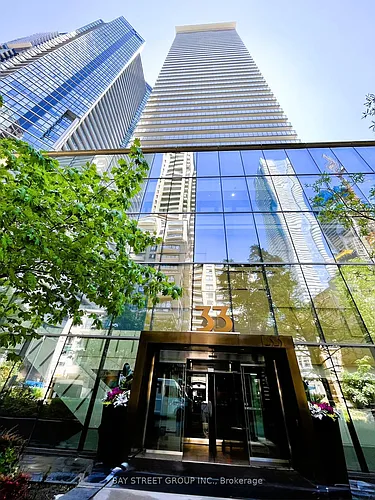 33 Charles St E #4401 Photo 1