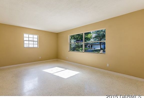 3rd image of 959 Parkwood Dr