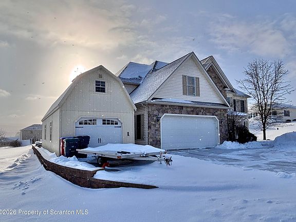 5th image of 414 Callahan Dr
