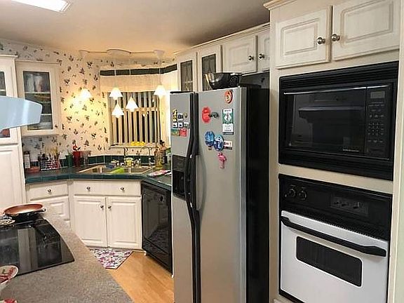 3rd image of 2410 Grand Traverse Cir