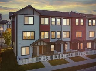 2306 N Jumping Pound Cmn, Cochrane, AB T4C2L1