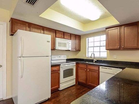 4th image of 904 Samy Dr