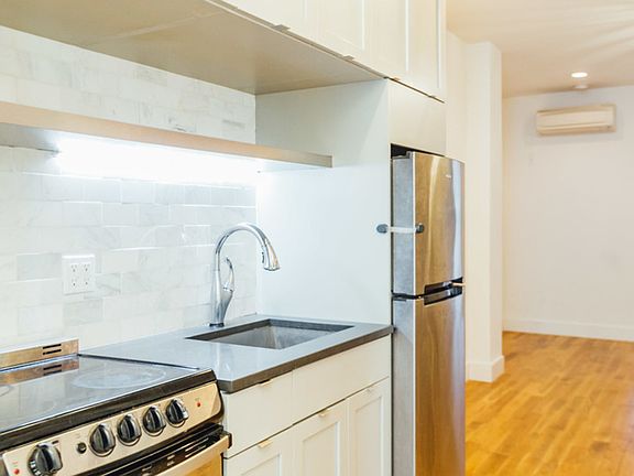 5th image of 588 Myrtle Ave #101B