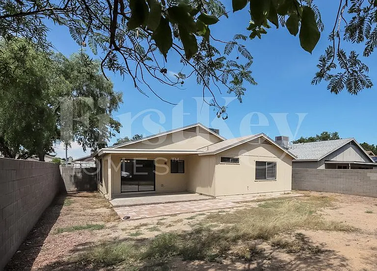 3145 W Crest Ln — Photo 15