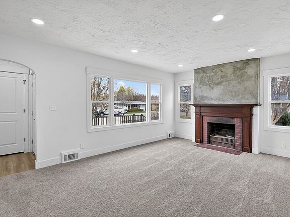5th image of 367 McCormack St