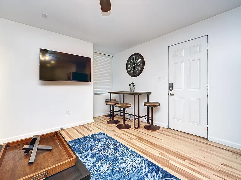 2015 E Carson St #1 — Photo 11