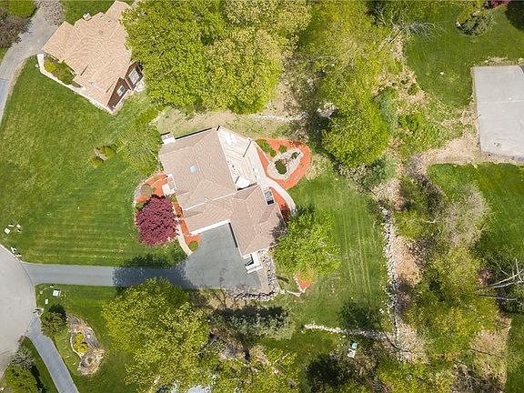 4th image of 17 Secor Ct