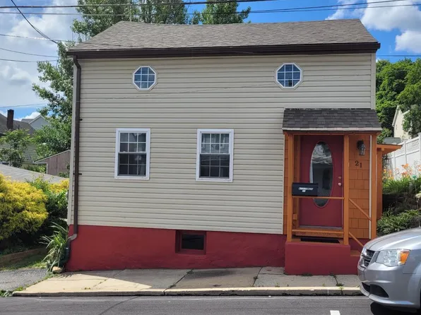 21 E William St, Schuylkill Haven, PA 17972