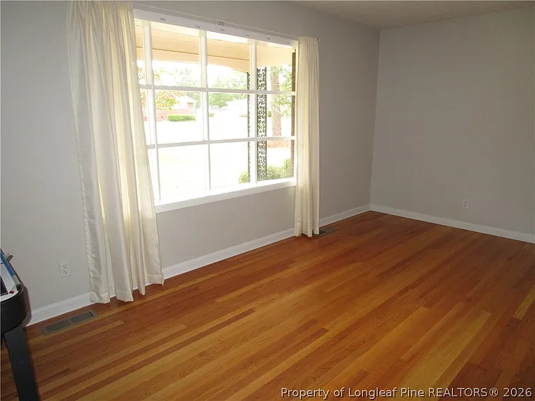 2516 NE Cumberland Rd — Photo 3