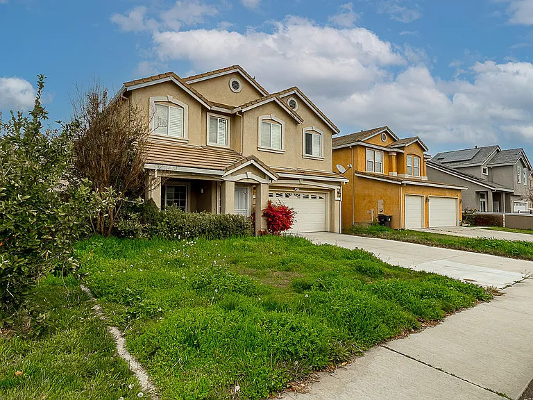 707 Ashlynn Way — Photo 2