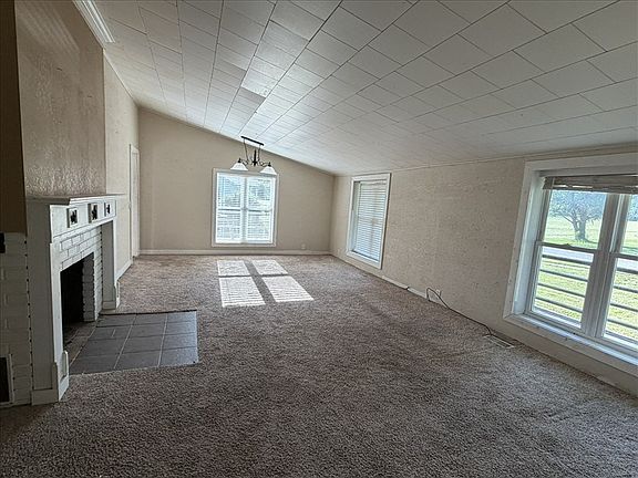3rd image of 101 W Mill St