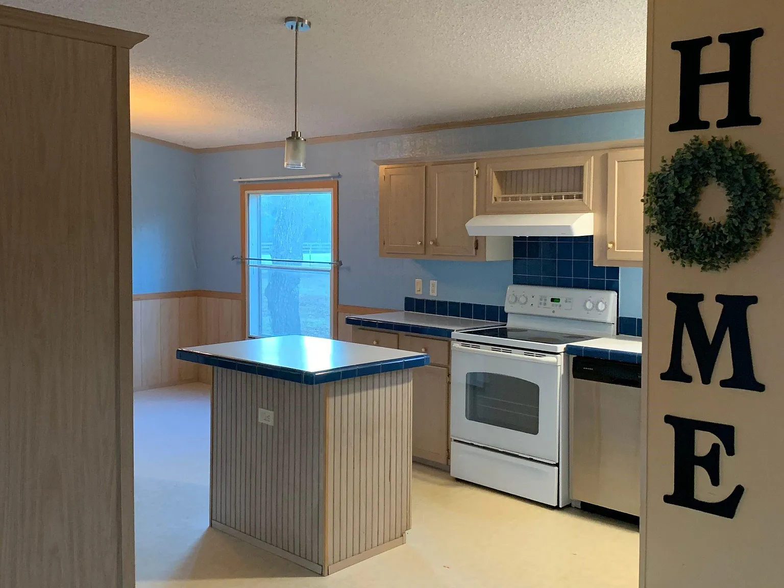 3 bed, 2.0 bath, 1680 sqft, $2,800 — Photo 4