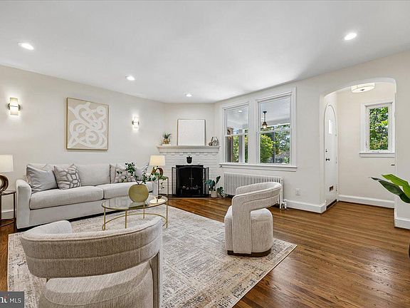 5th image of 2509 39th St NW