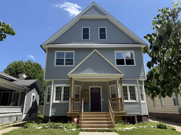 909 College AVENUE, Racine, WI 53403