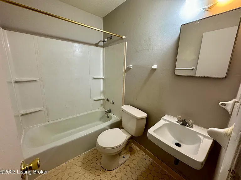 6807 Crestview Dr — Photo 4