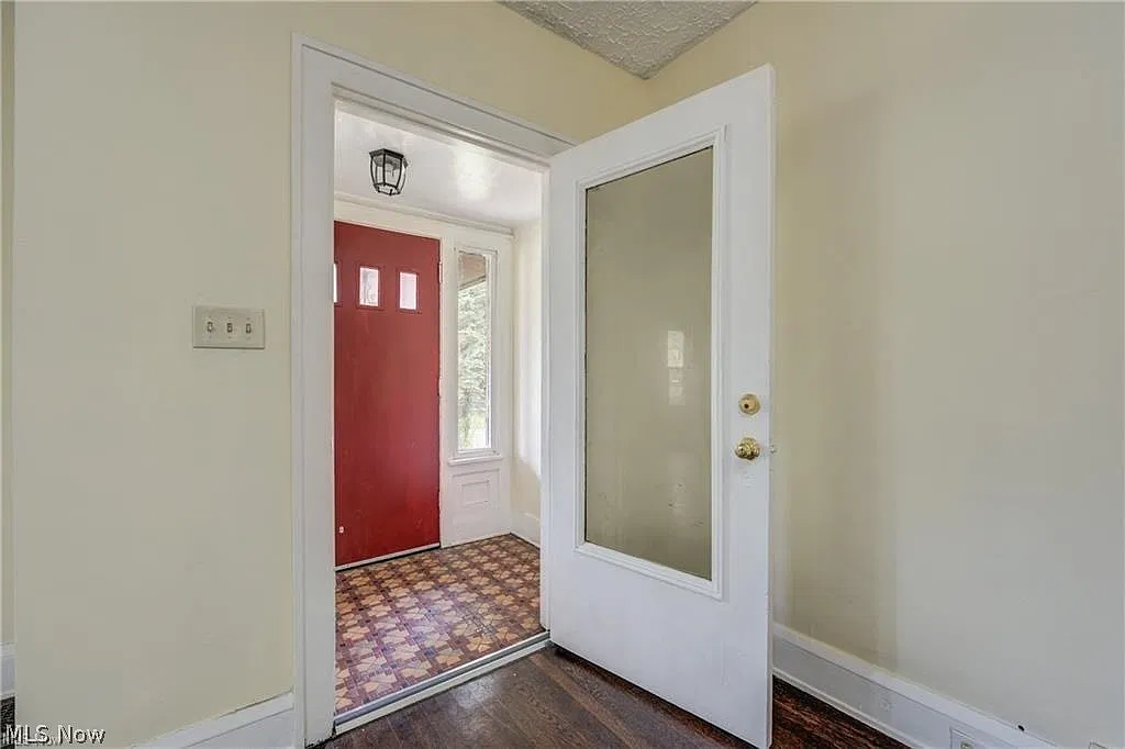 4 bed, 1.0 bath, 1916 sqft, $2,200 — Photo 3