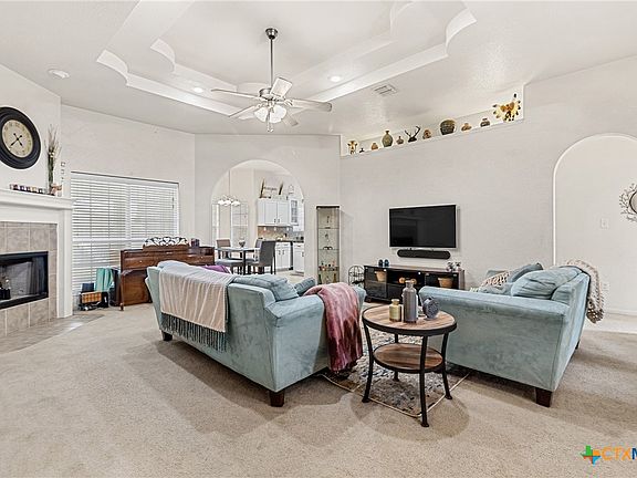 4th image of 2400 Wisteria Ln
