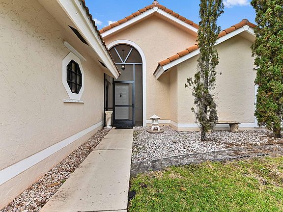 3rd image of 5421 Helene Cir