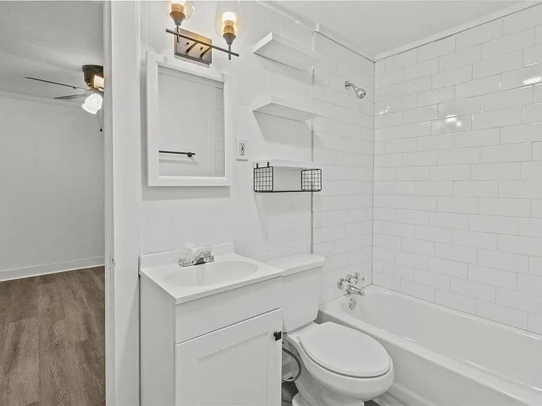 802 Collins St — Photo 4