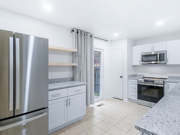 2nd image of 3416 Lisa Dr #B