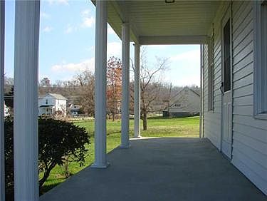 3rd image of 202 Wood St