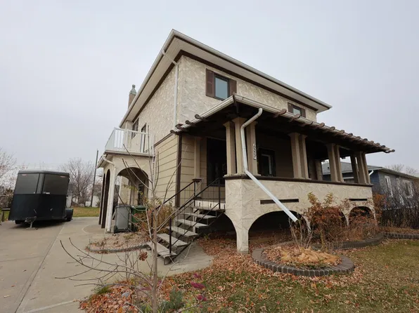 10008 104th St, Morinville, AB T8R 1A5